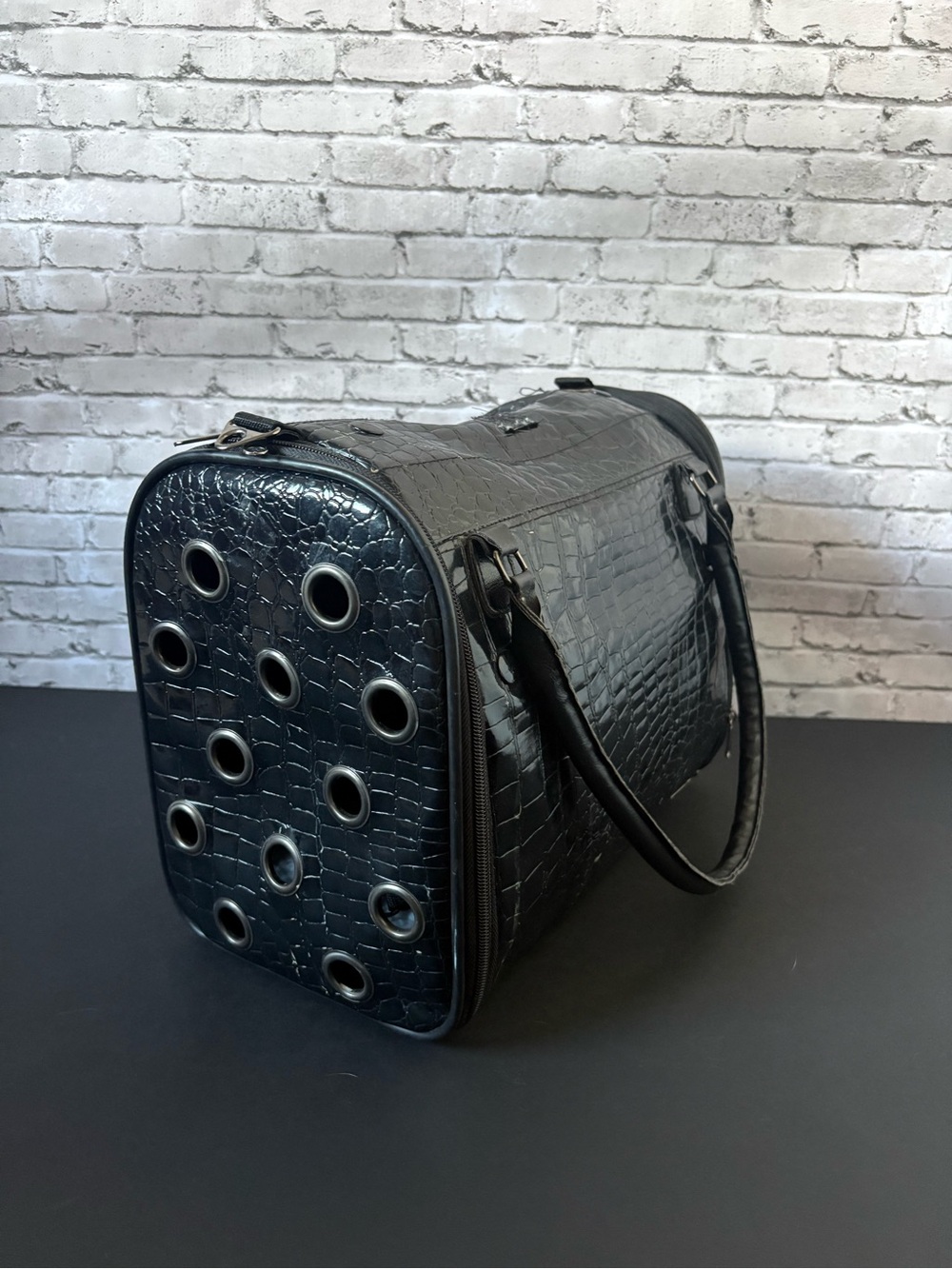 Black Croc-Embossed Cat Carrier - Picture 2 of 7